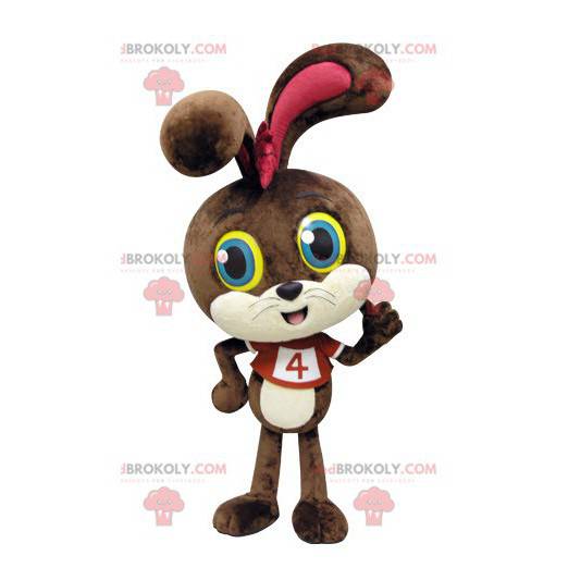 Mascota de conejo marrón y blanco con ojos de color -