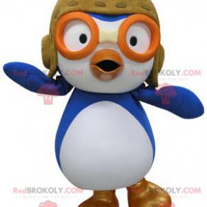 Blauwe en witte vogel mascotte in vliegtuigpiloot outfit -