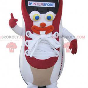 Mascota de baloncesto rojo y blanco. Zapato deportivo -