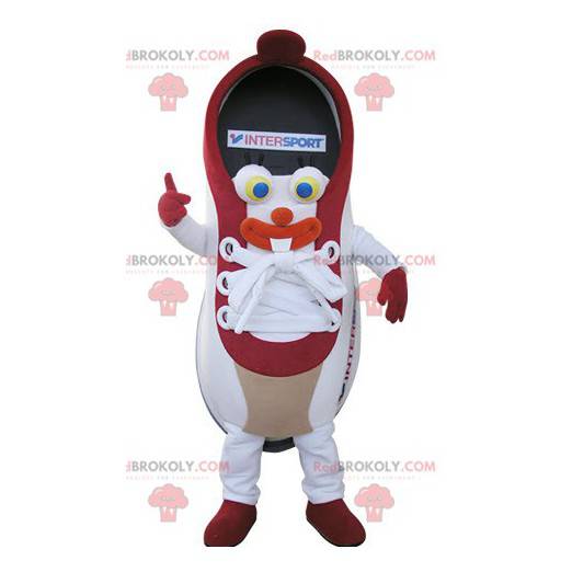 Mascote de basquete vermelho e branco. Calçado desportivo -