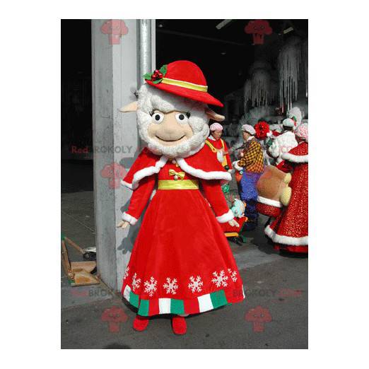 Mascota de oveja blanca vestida con un traje rojo de Navidad -