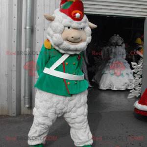 Mascote da ovelha branca vestido de soldado como cabo -