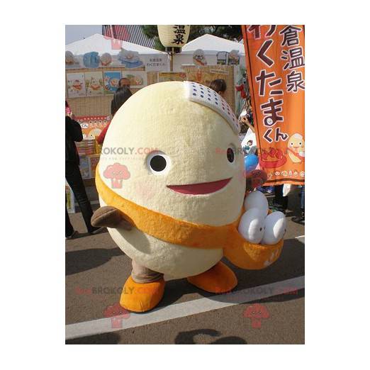 Mascote de ovo gigante com uma bolsa cheia de ovos -