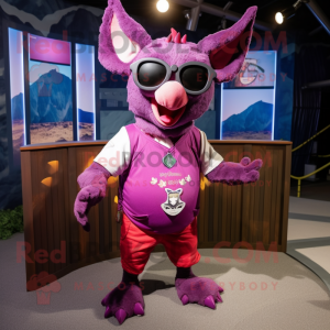 Magenta Bat mascotte...