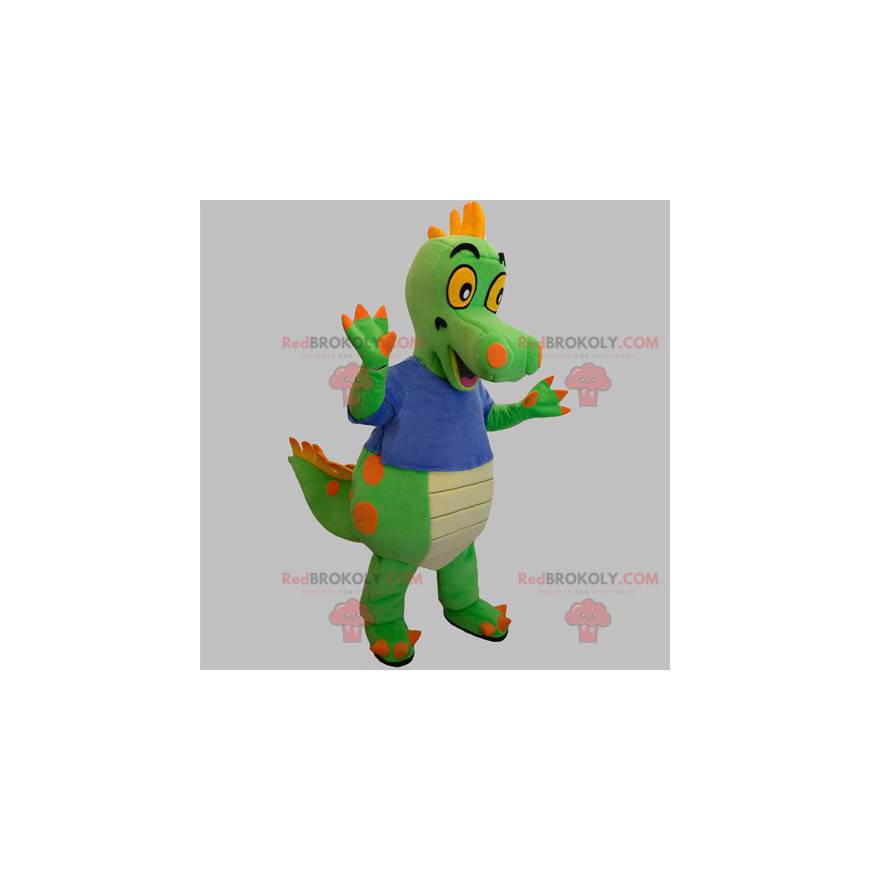 Mascote de dinossauro verde e laranja com uma camiseta azul -