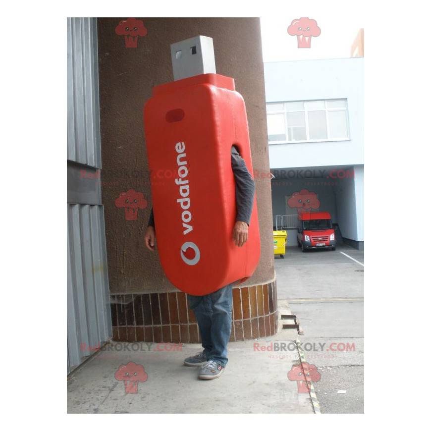 Gigantische rode USB-stick mascotte. Multimedia mascotte -