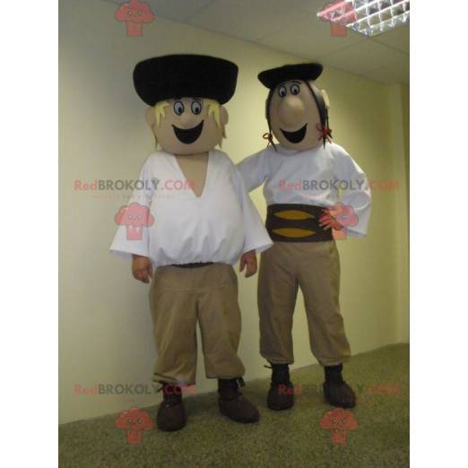 2 mascottes van Slowaakse mannen in traditionele outfits -