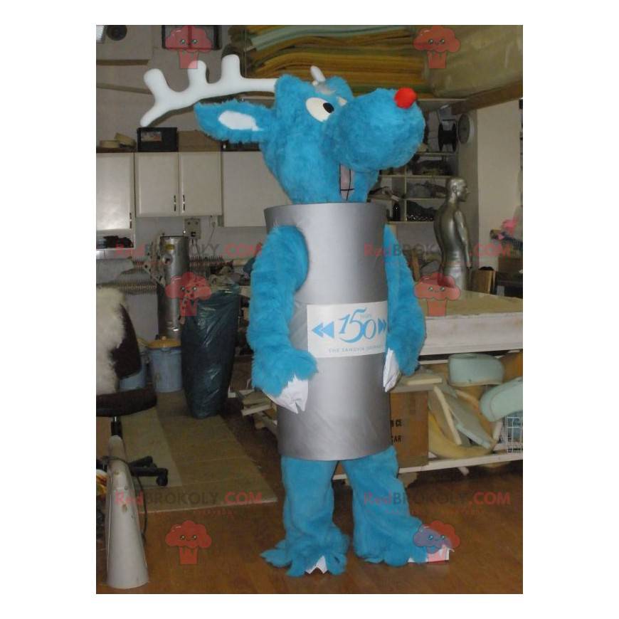 Mascote de rena azul com uma roupa cilíndrica cinza -