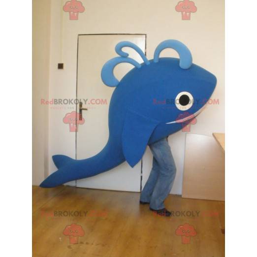 Mascotte balena blu gigante e sorridente - Redbrokoly.com