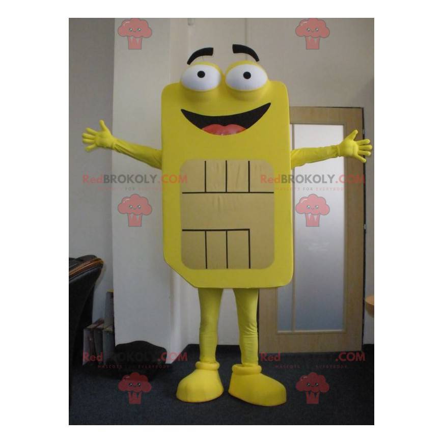 Mascote gigante do cartão Sim amarelo. Mascote do telefone -