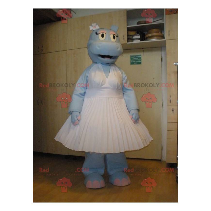 Blaues Nilpferdmaskottchen, das ein weißes Kleid trägt -