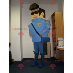 Courier pošťák maskot oblečený v modré barvě - Redbrokoly.com