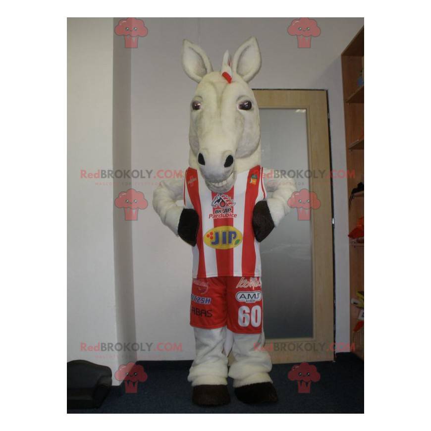 Mascota de caballo blanco muy realista en ropa deportiva -