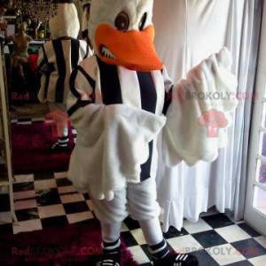 Weißes Entenmaskottchen gekleidet mit einem Fußballtrikot -