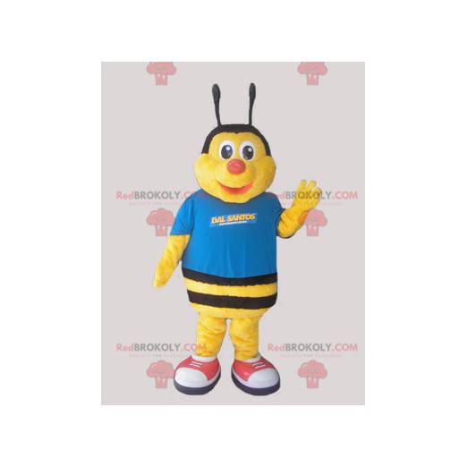 Mascota de abeja amarilla y negra vestida de azul -