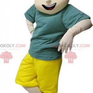Bruine jongen mascotte in groene en gele outfit - Redbrokoly.com