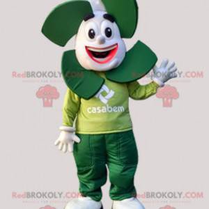 Mascote do boneco de neve branco e verde. Mascote casabem -