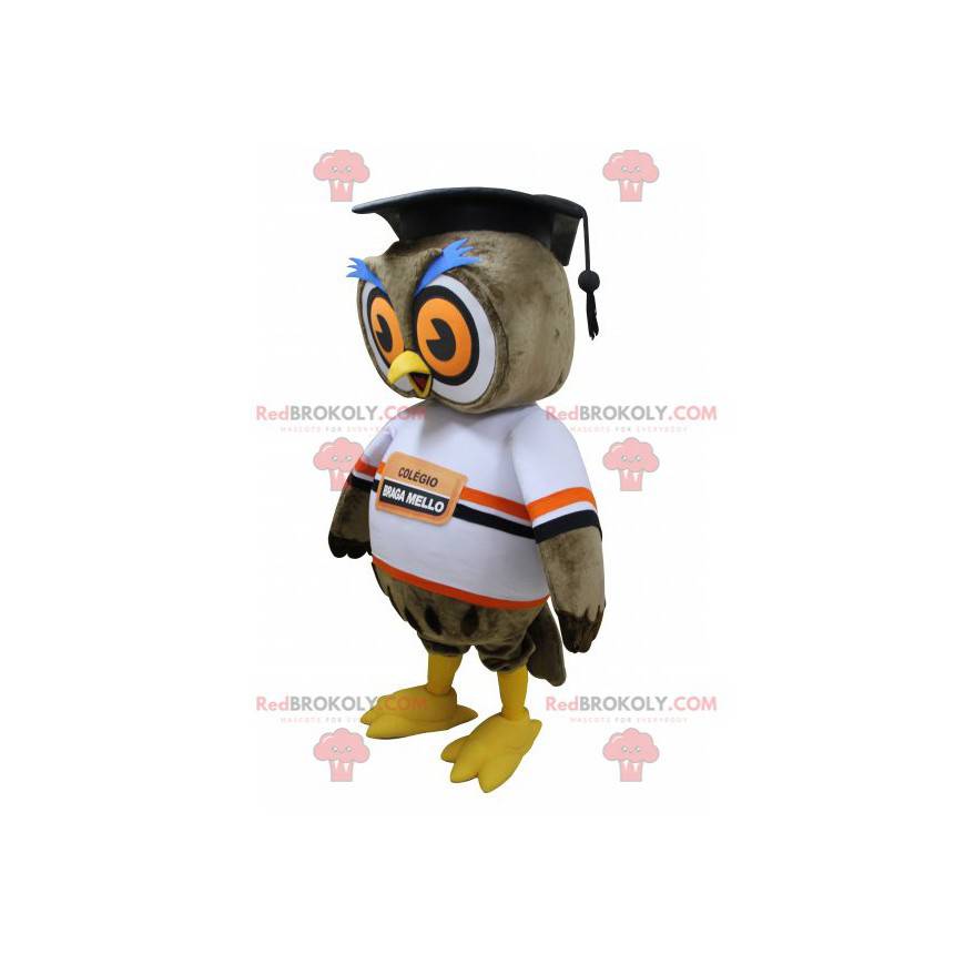 Mascota búho marrón con sombrero de recién graduado -