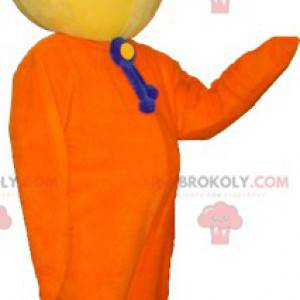 Bardzo uśmiechnięta żółto-pomarańczowa maskotka bałwana -