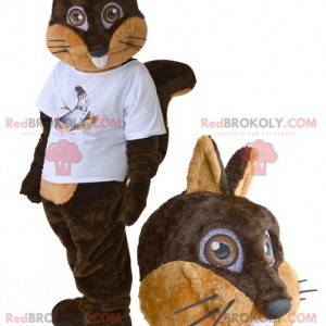 Brun och beige ekorre maskot med vit t-shirt - Redbrokoly.com