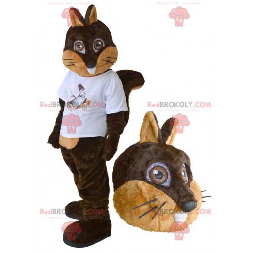 Mascotte d'écureuil marron et beige avec un t-shirt blanc -