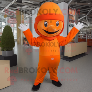 Orange akrobat maskot...