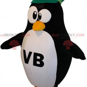 Czarno-biały pingwin maskotka w czapce policjanta -