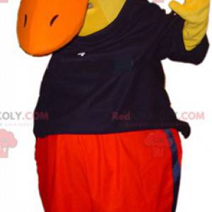 Mascota del pato amarillo gigante vestida de negro y rojo -