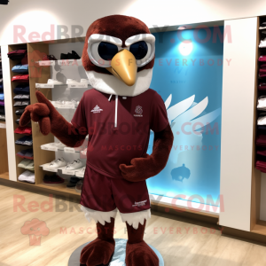 Maroon Falcon maskot...