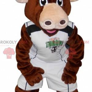 Mascote do touro vaca marrom em roupas esportivas -