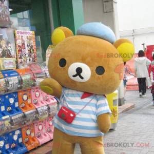 Mascot lille brun bjørn klædt i en stribet sweater -