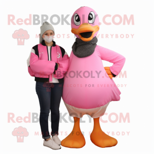 Pink Goose maskot...