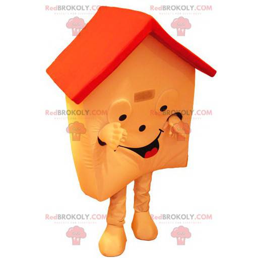 Mascote da casa laranja e vermelha muito sorridente -