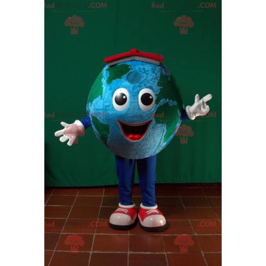 Riesenplanet Erde Maskottchen mit einem roten Hut -