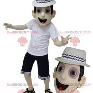 Maskottchenmann im Sommeroutfit mit Sandalen und Hut -