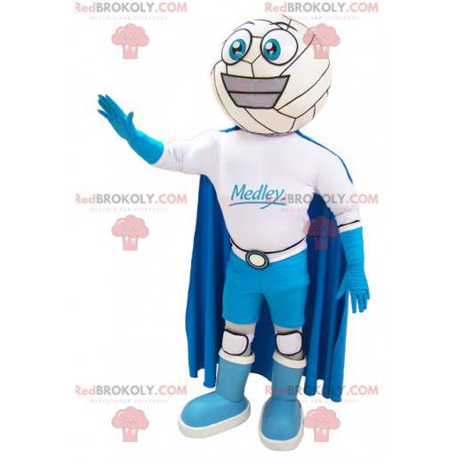 Mascote sorridente do boneco de neve com macacão e capa -