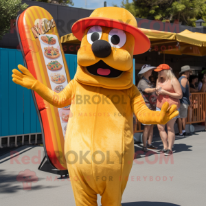 Gold Hot Dogs maskot...