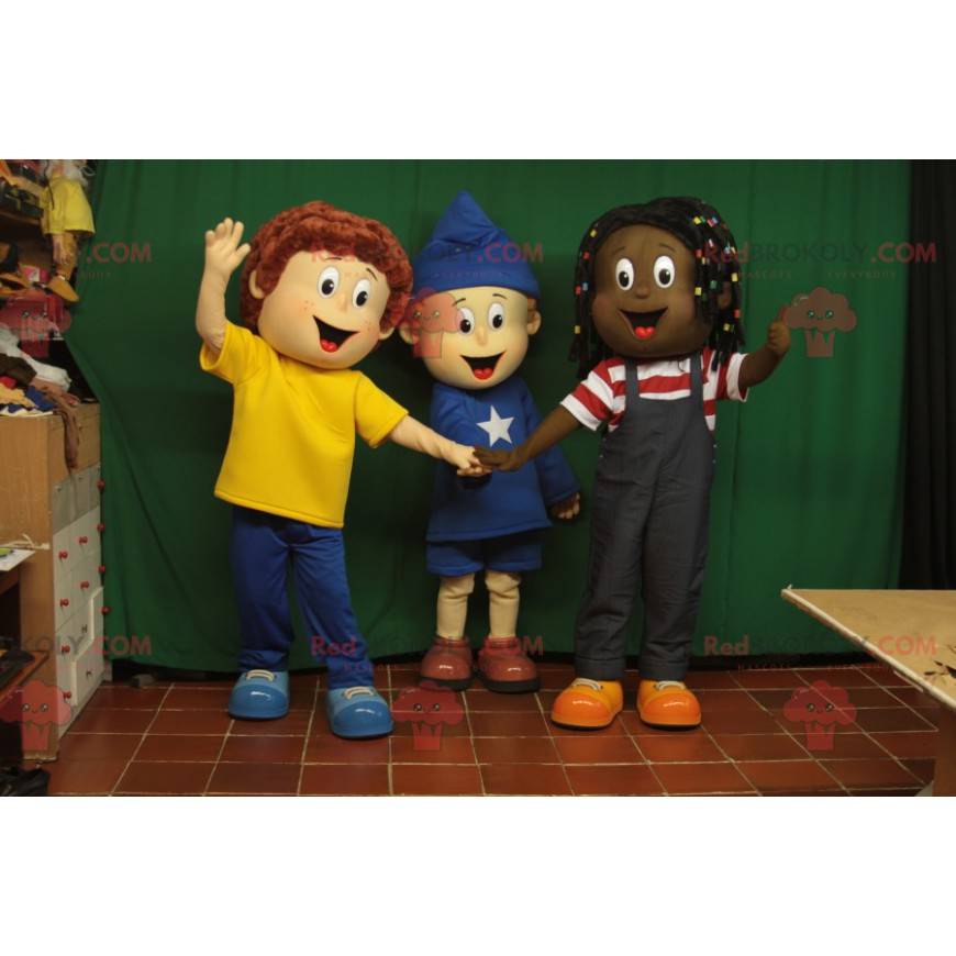 3 mascotte per bambini dall'aspetto allegro con abiti colorati
