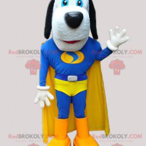 Mascota perro lindo en superhéroe azul y amarillo -