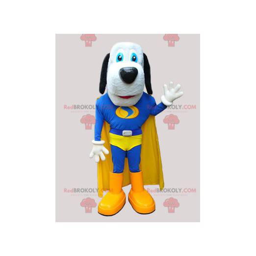 Mascota perro lindo en superhéroe azul y amarillo -