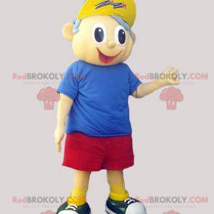 lille dreng maskot i shorts t-shirt og kasket - Redbrokoly.com
