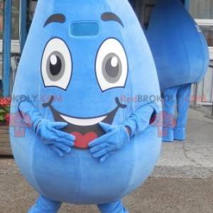Gigantisk og smilende vanndråpe-maskot. Vannmaskott -