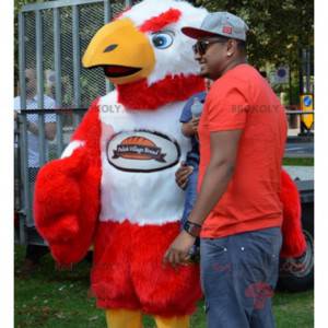 Mascote abutre vermelho e branco gigante e peludo -