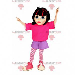 Brunette meisje mascotte met een roze en paarse outfit -