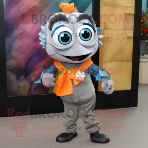 Gray Clown Fish mascotte...