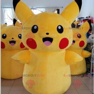 Pikachu mascota famoso Pokémon amarillo del manga -