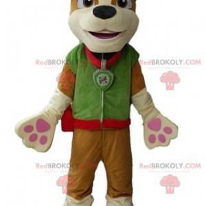 Brązowy pies maskotka ubrany w zielony strój - Redbrokoly.com