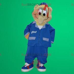 Gioviale mascotte pupazzo di neve vestito con un'uniforme blu -