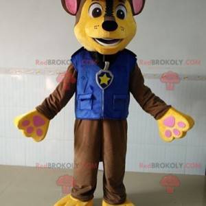 Mascote cachorro marrom e amarelo vestido de policial -