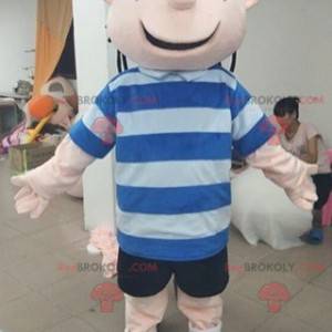 Mascota niño sonriente con una camiseta a rayas - Redbrokoly.com